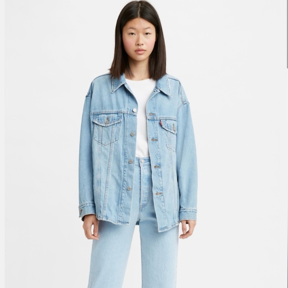 Women’s Levi’s Premium Oversized Trucker Shacket Jean Jacket Size Small